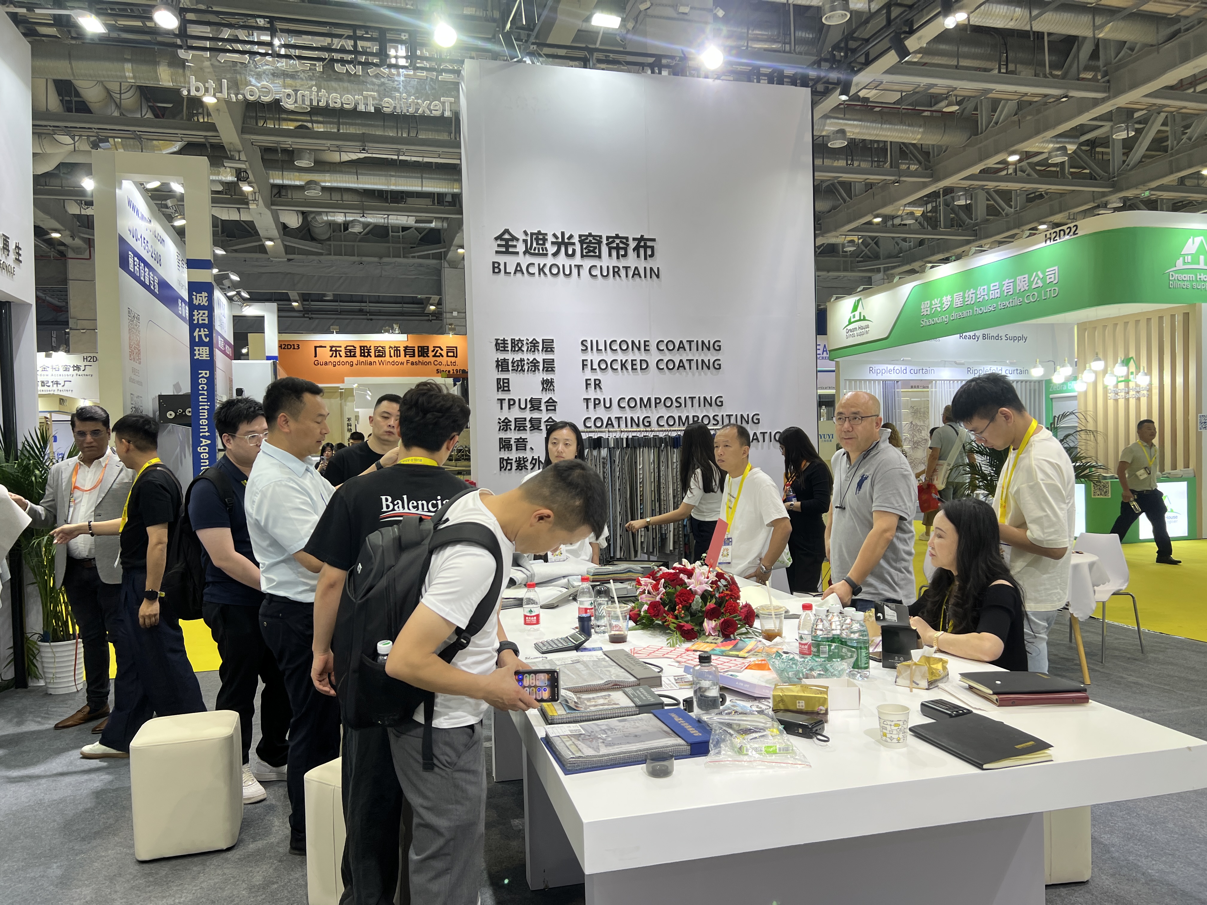 Текстиль Changsheng успешно завершает R+T Asia 2025, укрепляя свой опыт в производстве тканей Blackout Cread